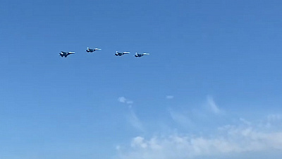 Полёт боевых бомбардировщиков над Челябинском сняли на видео