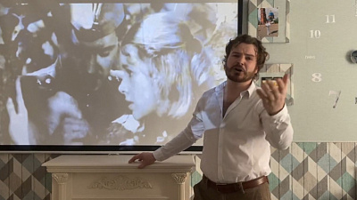 Видео от Театра оперы и балета: «Смуглянка» в исполнении Алексея Пьянкова