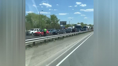 Видео автомобильной пробки на выезде из Челябинска