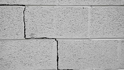 Ремонт трещин стен