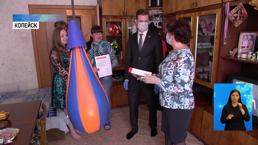 Школьники получили новые планшеты