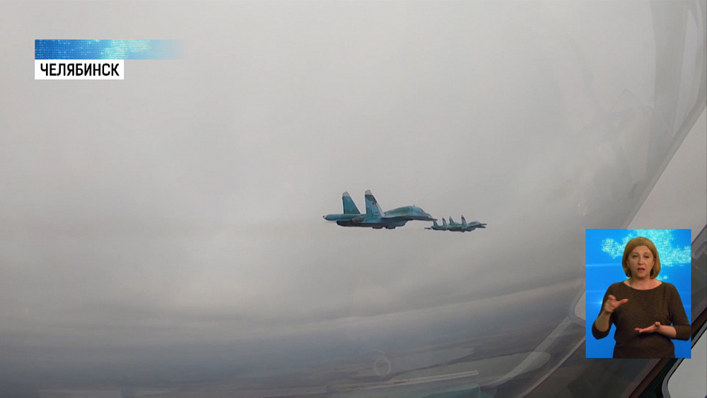 Летчики ЦВО поздравили с Днём Победы