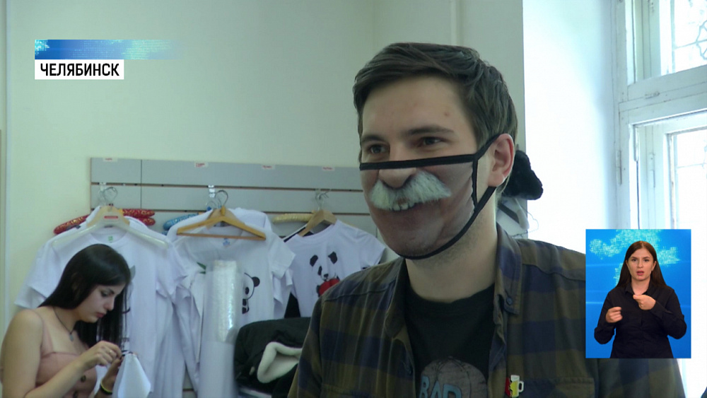 Челябинцы покупают маски с зомби и Якубовичем