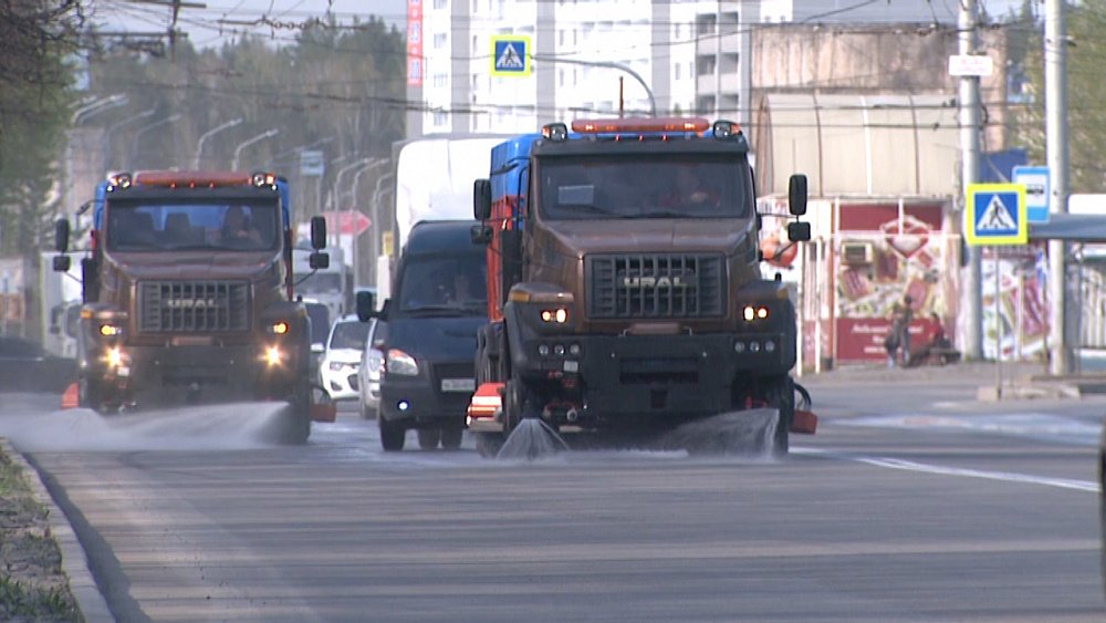 В Миассе проходит уборка дорог