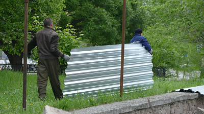 Сквер в Металлургическом районе, который пытались застроить, благоустроят и озеленят