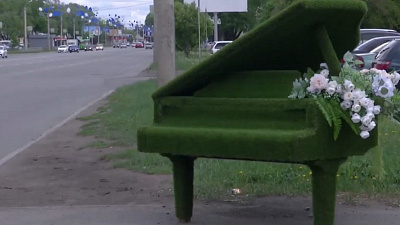 Зелёный рояль попал на видео в Тракторозаводском районе