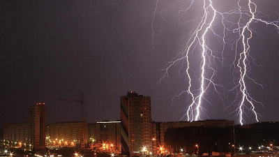 Видео мощной грозы над Челябинском