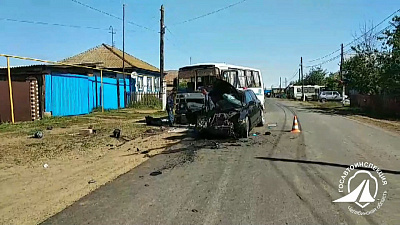 Легковой автомобиль влетел в автобус на территории Аргаяшского района