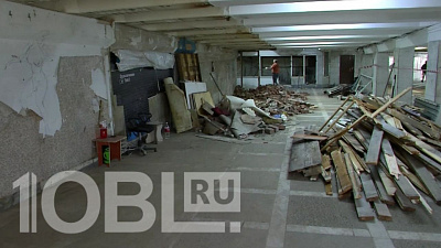Строители приступили к расчистке подземного перехода на площади Революции