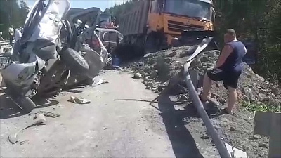 У грузовика на трассе М-5 отказали тормоза: видео последствий аварии. 18+