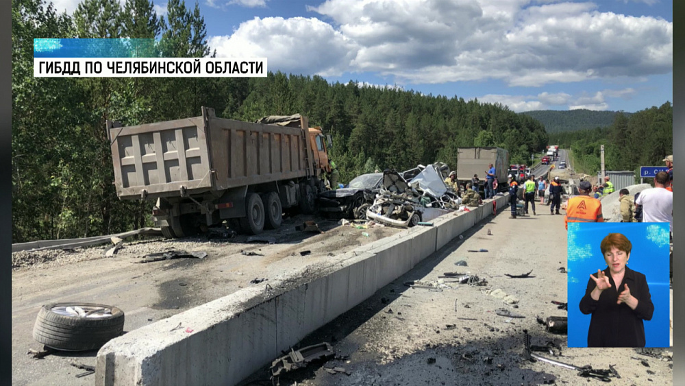 Большегруз смял 5 машин на трассе М-5