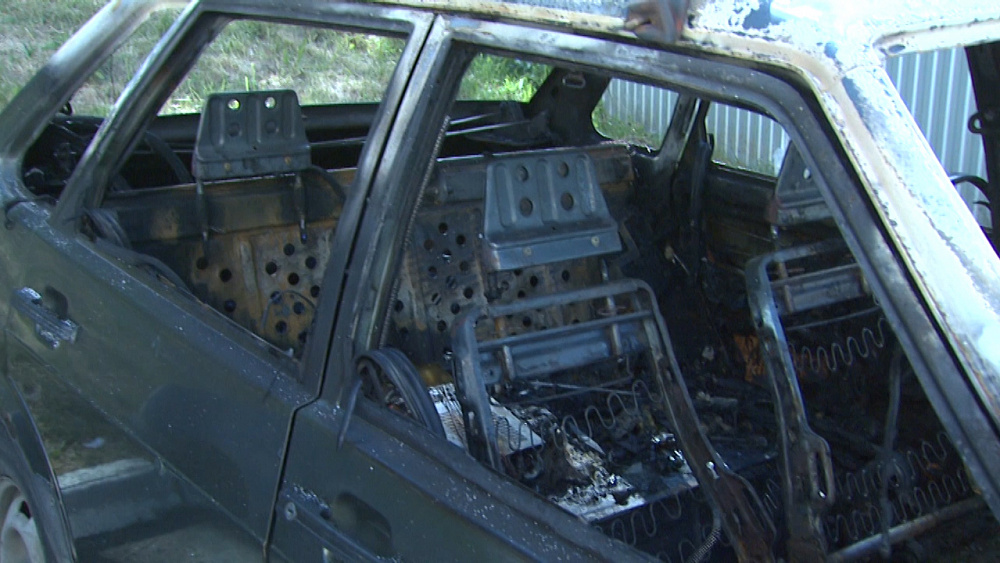 На улице Вернадского ночью сгорел автомобиль