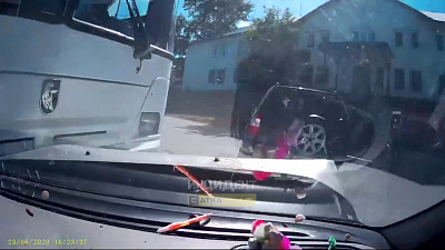 В Сатке столкновение автобуса и «Калины» попало на видео