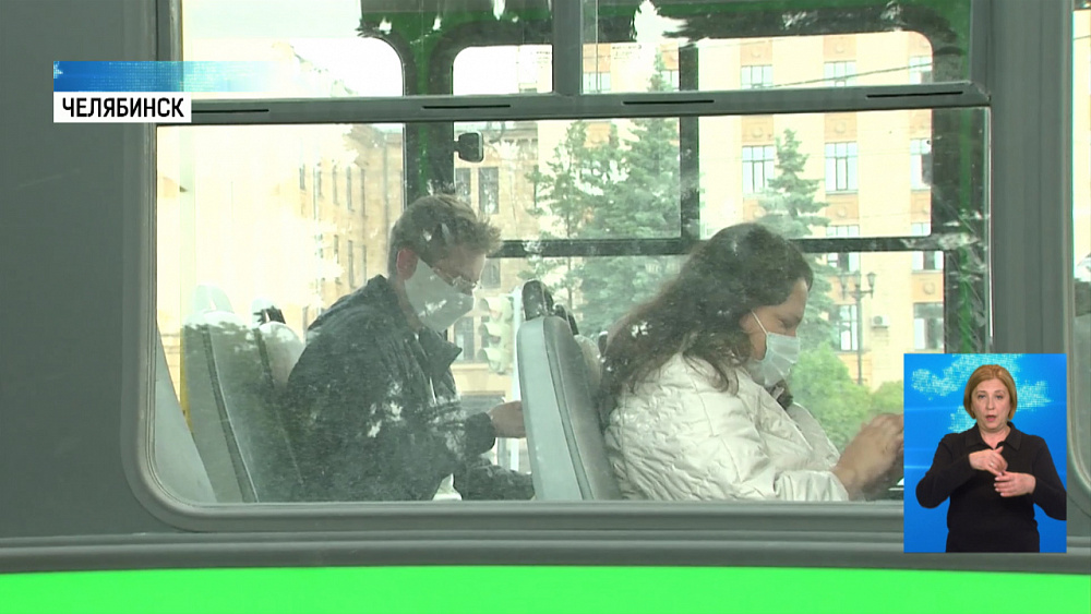 В городском транспорте проверили масочный режим