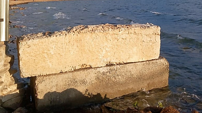 На озере Увильды появился новый забор