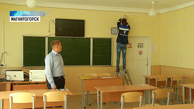 В школах устанавливают камеры