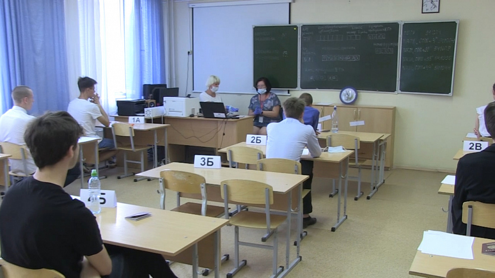 Миасские школьники сдают ЕГЭ по русскому языку