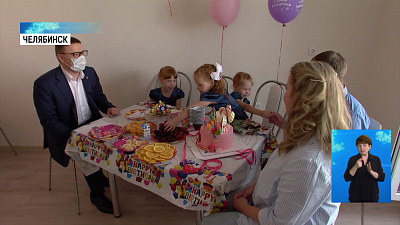 Алексей Текслер поздравил южноуральцев