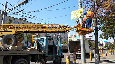 В Челябинске снимают «кислотные» дорожные щиты ГИБДД