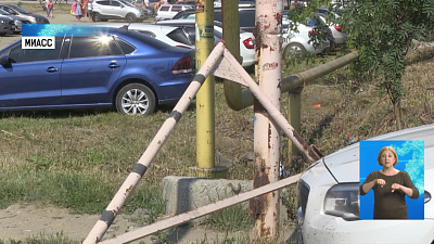 Туристы сломали шлагбаум возле Тургояка