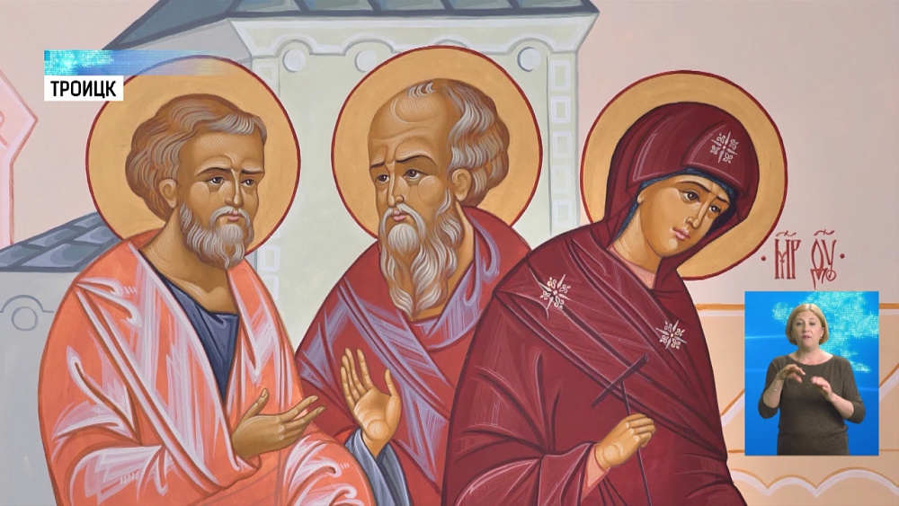 Стены женского монастыря украсили иконами