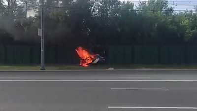 В Челябинске такси загорелось после ДТП