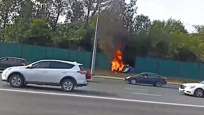 В Челябинске горели «Яндекс такси» и ангар с лесоматериалами