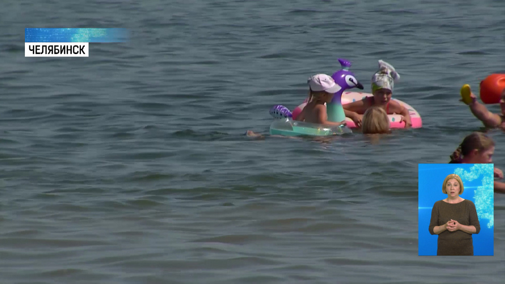 Челябинцы курят на городских пляжах