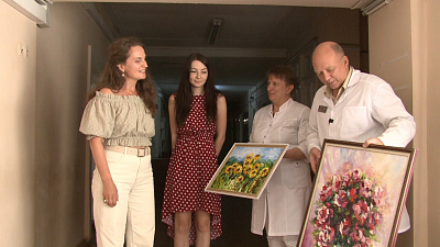 Художники благодарят врачей за их работу