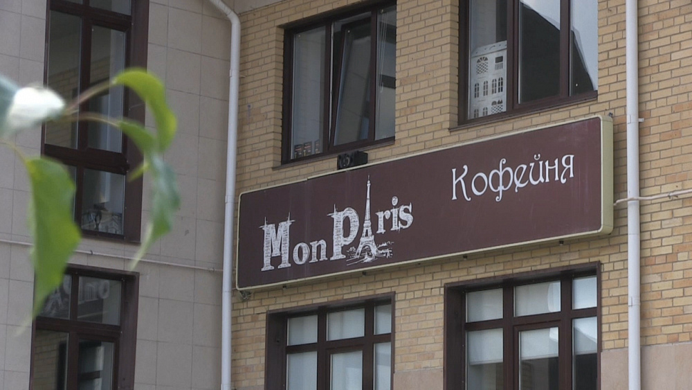 Еда с доставкой и летняя веранда в кафе «Мон Пари»