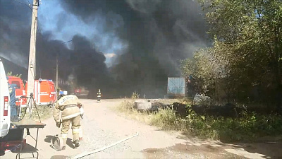 Корреспондент ОТВ снял на видео работу пожарных возле завода «Кнауф»