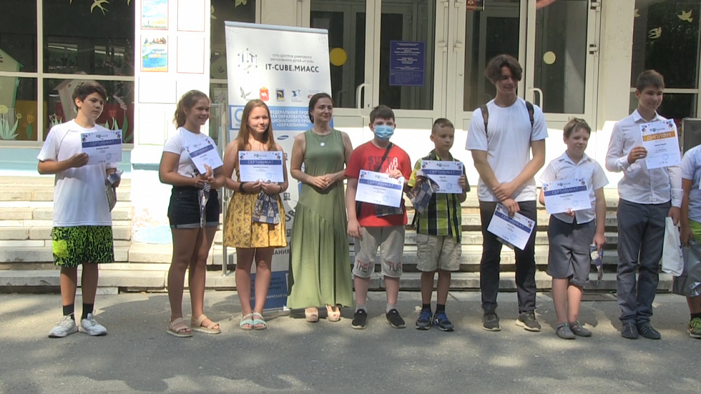 Восемнадцать школьников получили сертификаты IT школы Samsung