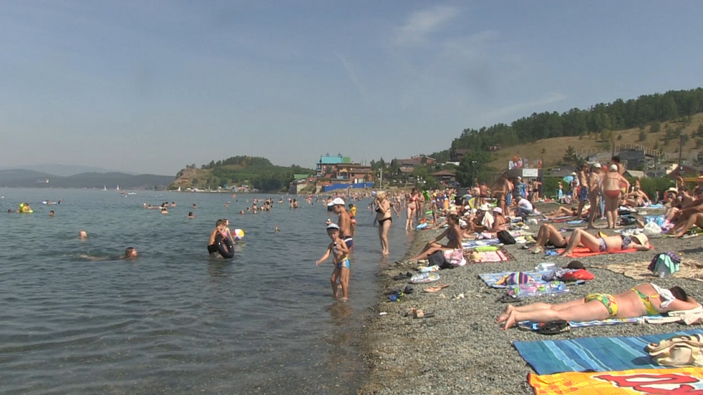 Спасение от жары миасцы находят на озерах