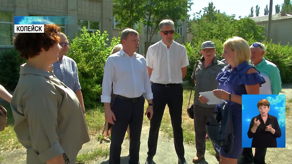 Жители Копейска ждут автобуса на пустыре