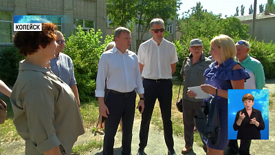 Жители Копейска ждут автобуса на пустыре