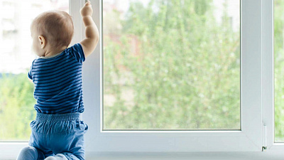 И снова окна, и снова дети: юные южноуральцы выпали из окон в Челябинской области