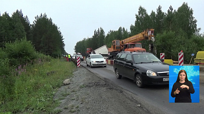 Фура слетела с моста в Златоусте