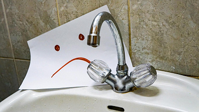 Вода с доставкой на дом: Алексей Текслер распорядился закупить для региона водовозы