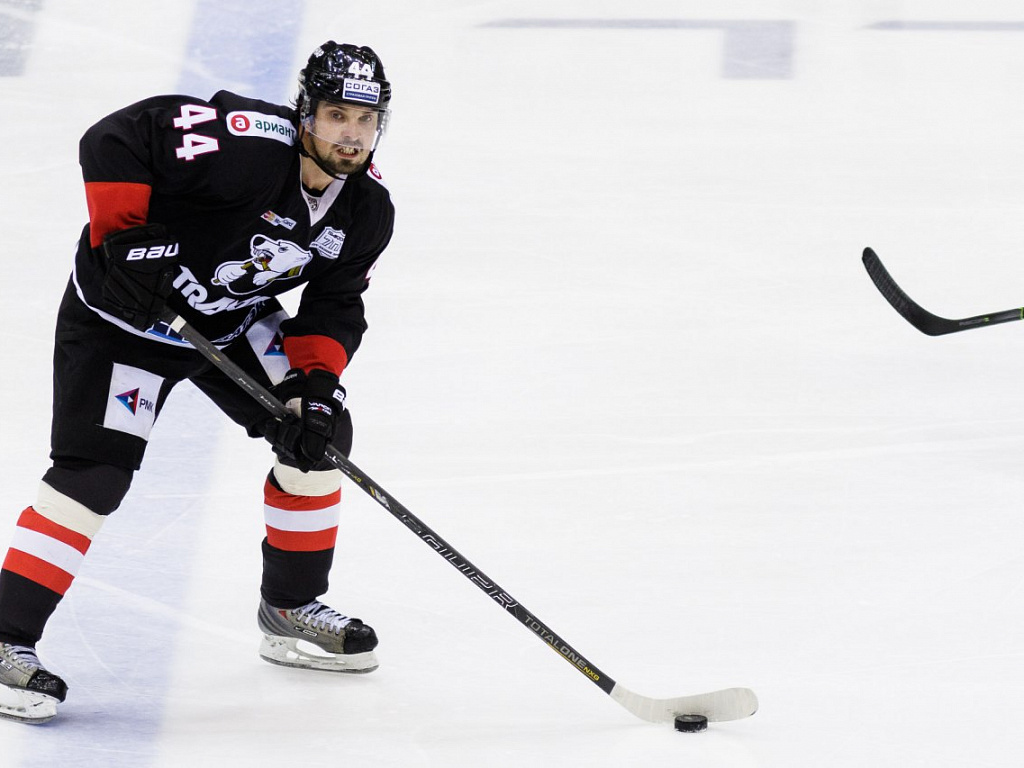 Хоккеист чистяков анатолий николаевич. Анатолий чистяков хоккеист. Кирилл кольцов футболист. Воспитанники трактора. Радулов 47 ак барс.