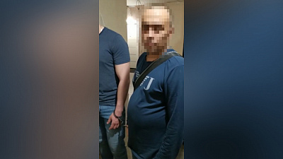 Оперативное видео задержания подозреваемого в незаконном обороте наркотиков