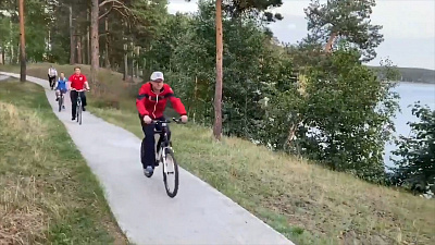 Велосипедная прогулка вместо официального визита: видео с Алексеем Текслером