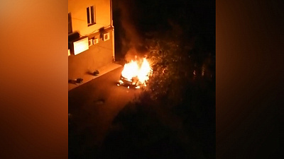 Ночной автомобильный пожар в Златоусте попал на видео