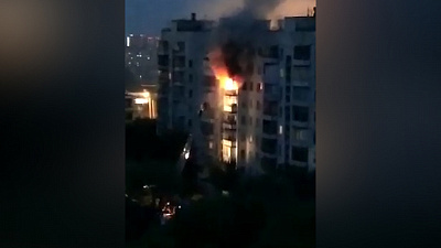 Пожар в девятиэтажке очевидцы сняли на видео