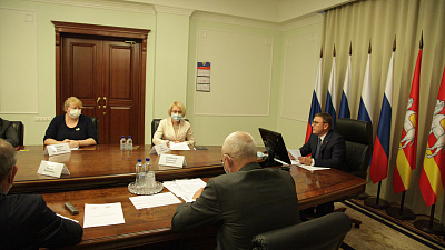 Алексей Текслер поручил ускорить поставку в Челябинскую область вакцин от гриппа и коронавируса