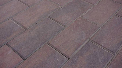 Челябинские власти откажутся от тротуарной плитки с фаской