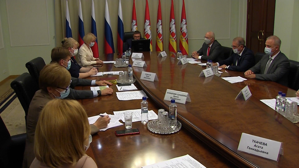 Текслер провел совещание по ОРВИ и гриппу