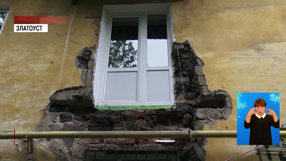 Мусоровоз снёс балкон