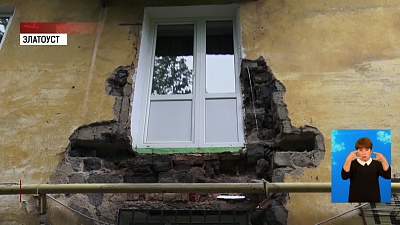 Мусоровоз снёс балкон