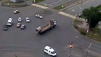 В Магнитогорске большегруз порвал трамвайные провода