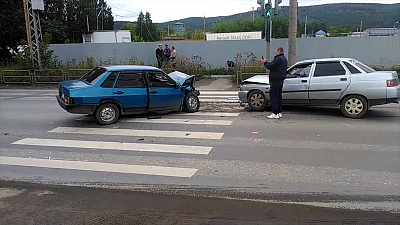 Лобовое столкновение в Миассе попало на видео